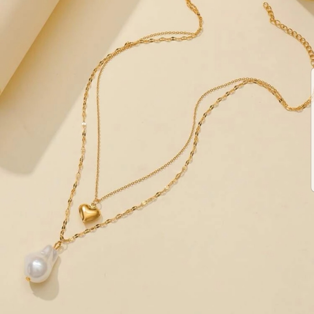 *Hollis* Heart Charm and Pearl necklace - Picture 3 of 3